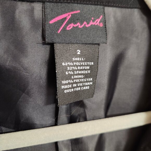 Torrid Black Chic Blazer Size 2 Plus - Picture 2 of 6